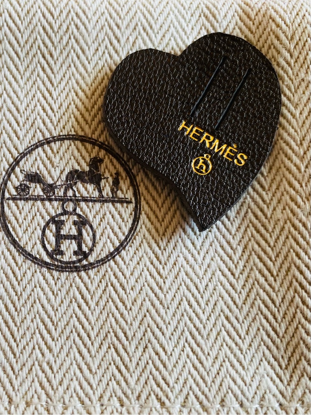 🛍️ Hermès Authentic Petit H Blue Heart Leather Charm with Ribbon - Picture 6 of 14